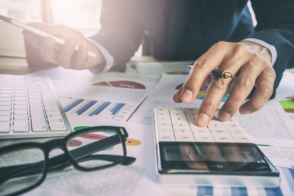 dotace-penize-administrativa-shutterstock_1299097312.jpg